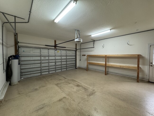 Building Photo - 217 Stagecoach Dr