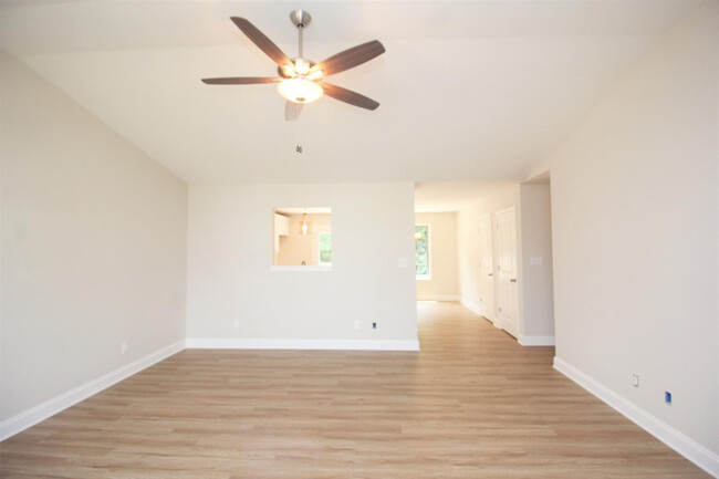 Building Photo - 1140 Orchard Dr