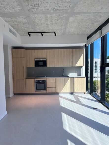 Building Photo - 112 NW 31st St