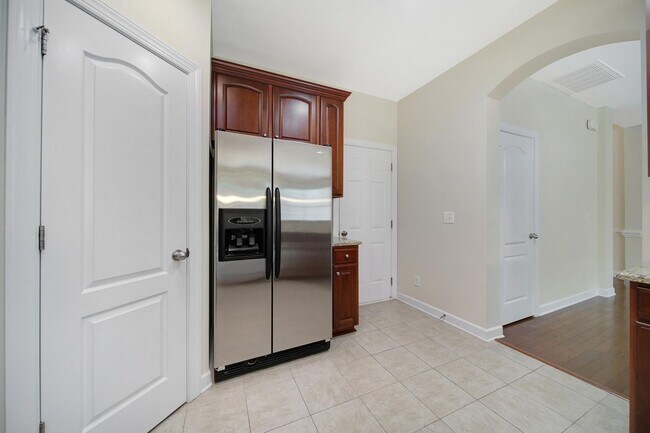 Building Photo - Lovely 3 Bed 2.5 Bath Townhome in Blakeny