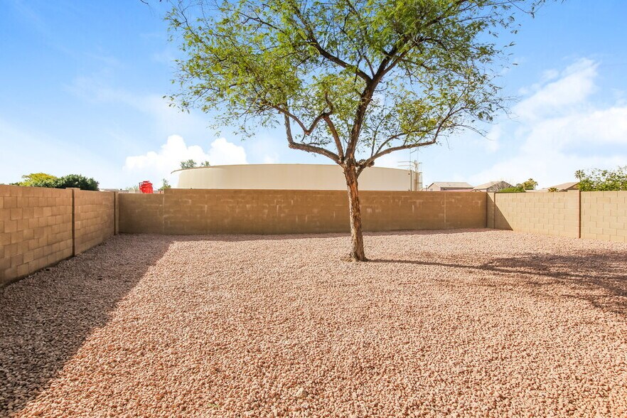 Building Photo - 15915 W Tasha Dr