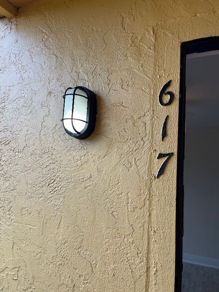 Primary Photo - 2885 Winkler Ave