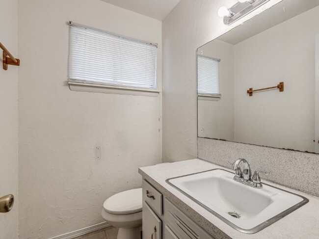 Building Photo - Updated in NE OKC for rent! Minutes to Bro...