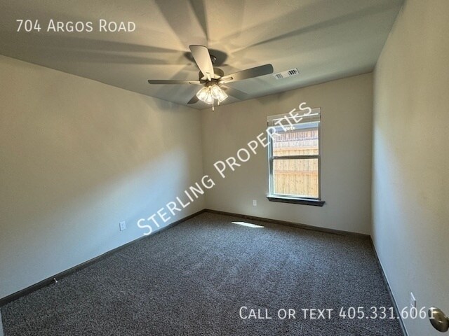 Building Photo - 704 Argos Rd