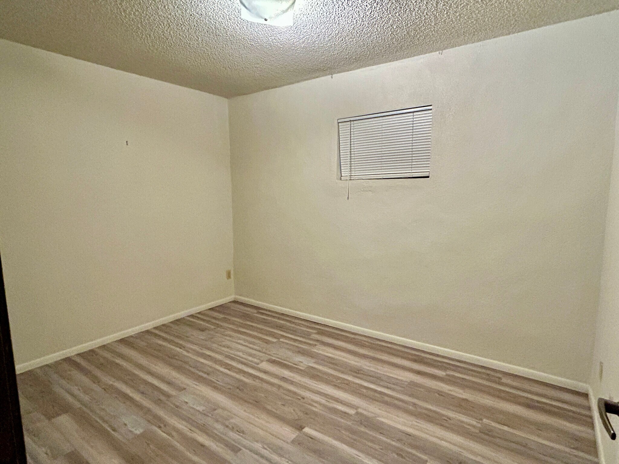 Building Photo - 2606 S Mountain View Dr