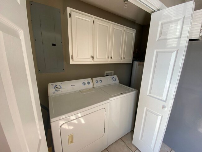 Building Photo - 3 BD/3BA