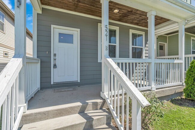 Building Photo - 4 BR with amenities in The Nations~