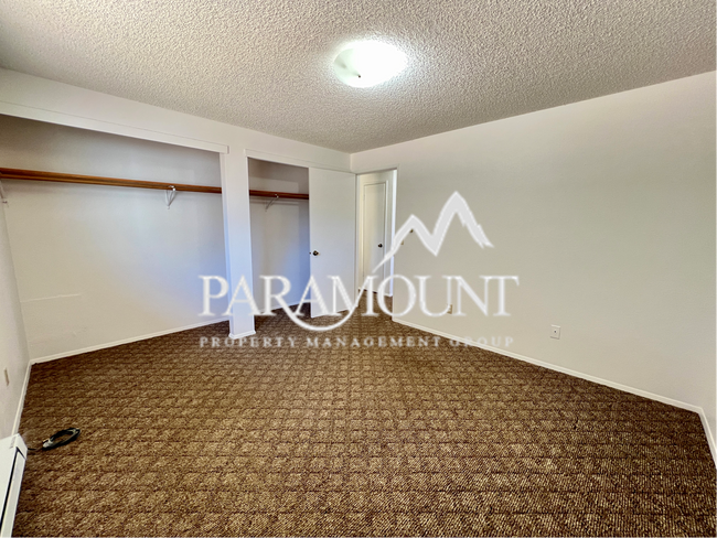 Building Photo - Charming 2-Bedroom Duplex with Garage!