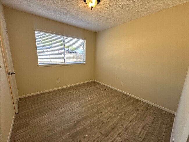 Building Photo - 18074 Glenledi Dr