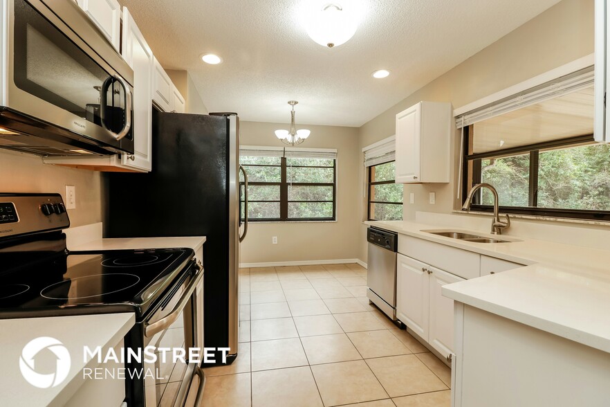 Building Photo - 8010 Hathaway Dr