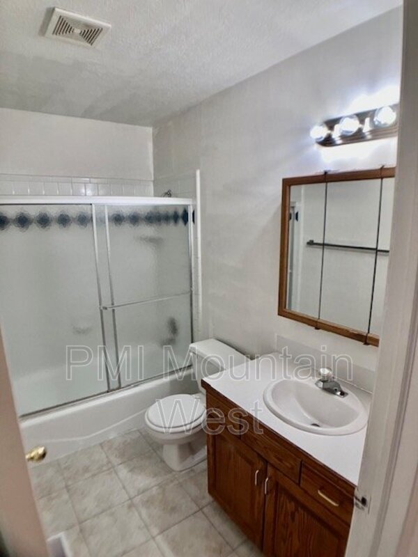 Building Photo - 1891 N Hill Field Rd