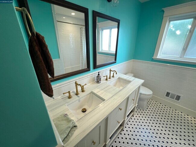 Building Photo - 1091 Alamo Ct