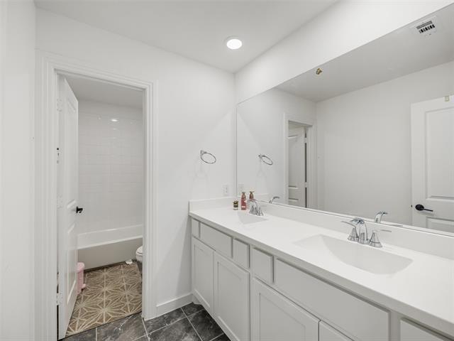 Building Photo - 2712 Biltmore Dr