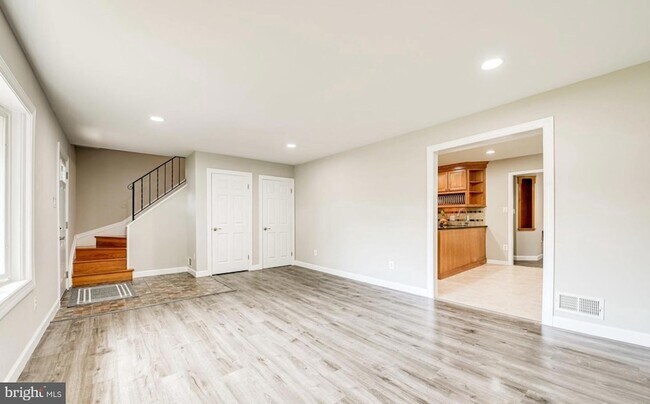 Building Photo - 4005 Lees Corner Rd