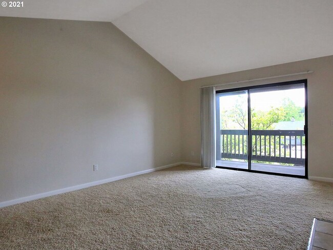 Building Photo - Sunny 2bdrm/2bath Condo in South Beaverton...