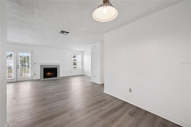 Building Photo - 2550 N Alafaya Trail