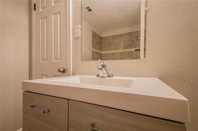 second bedroom bathroom - 1704 Whitney Way