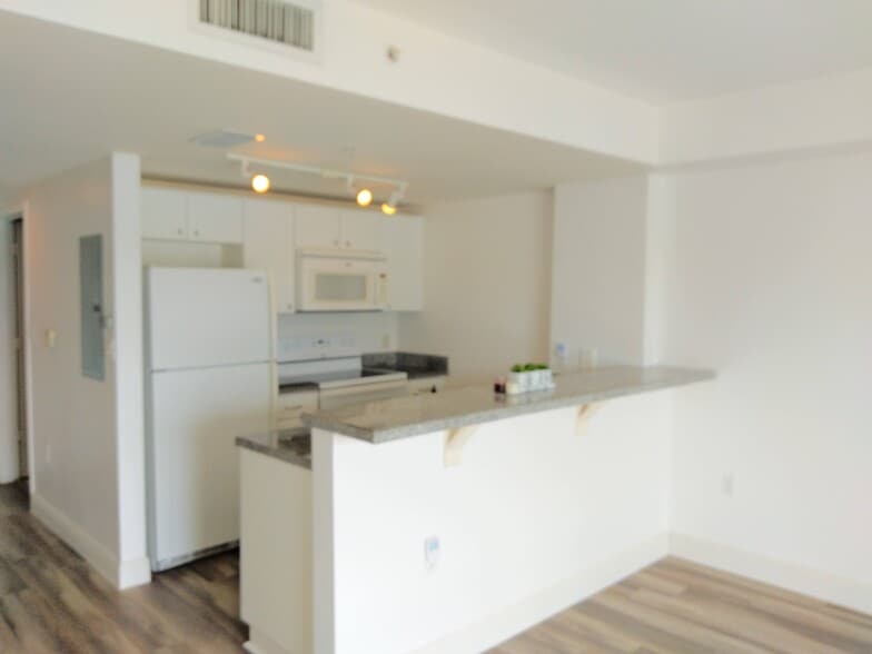 Building Photo - 2740 SW 28th Ter
