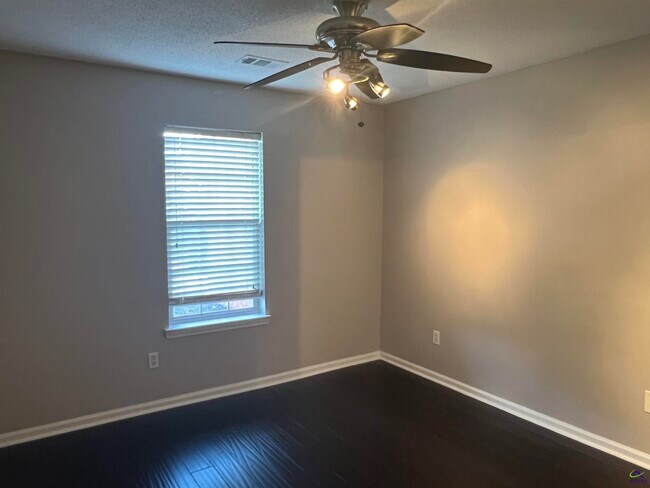 Building Photo - 226 Golden Eagle Dr