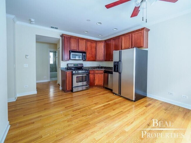 Building Photo - 1 bedroom in CHICAGO IL 60657
