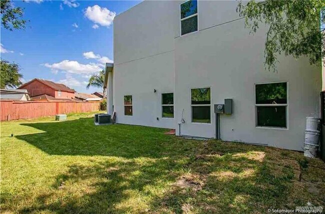 Building Photo - 2303 S 42nd Ln