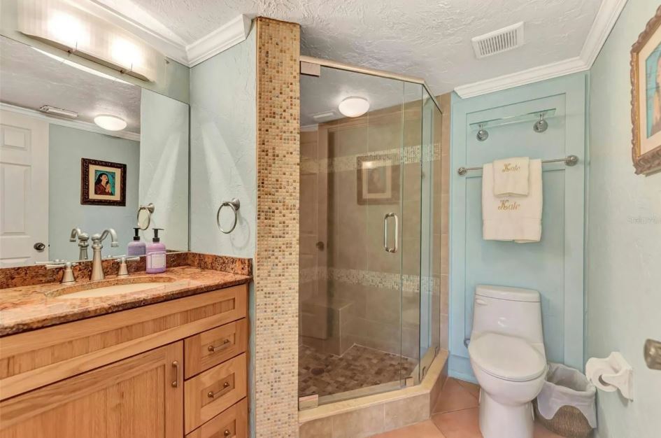 Building Photo - 1650 Pine Tree Ln