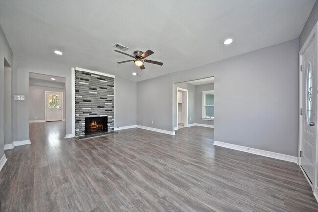 Building Photo - 3834 Rosedale St