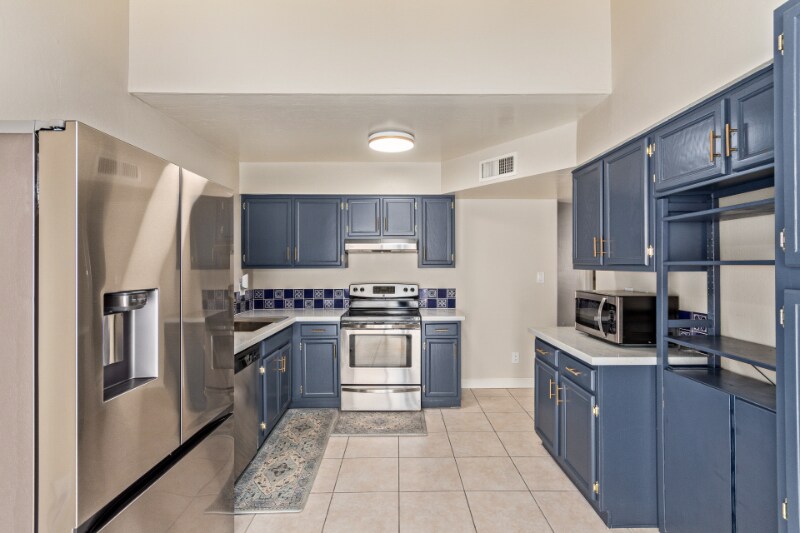 Building Photo - 5828 N 8th Pl