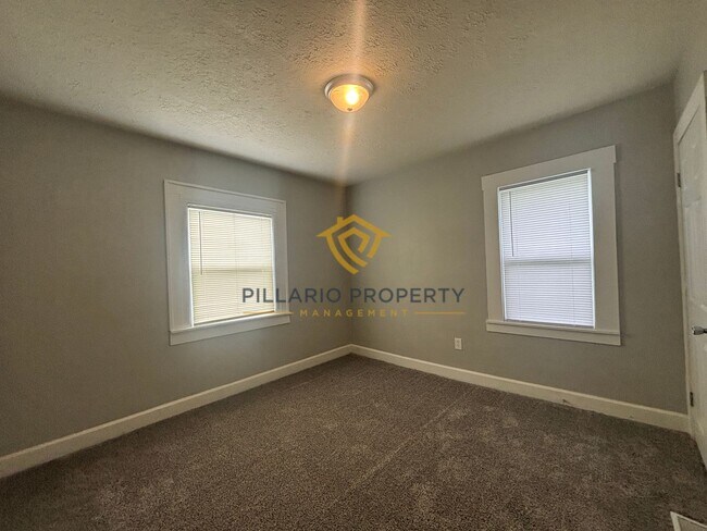 Building Photo - Renovated 3 Bedroom 2 Bathroom in Brookside Park available now!