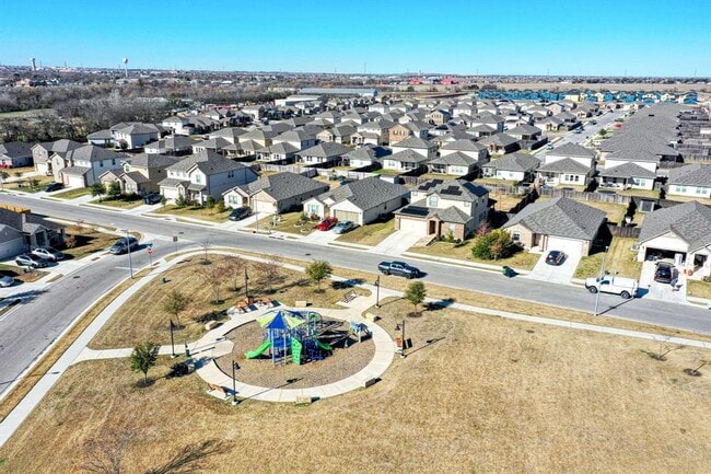 Building Photo - 424 Windy Reed Rd