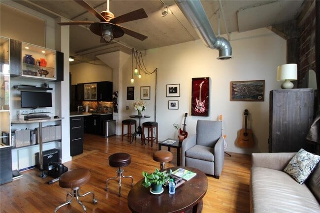 Building Photo - 172 Haynes St SW