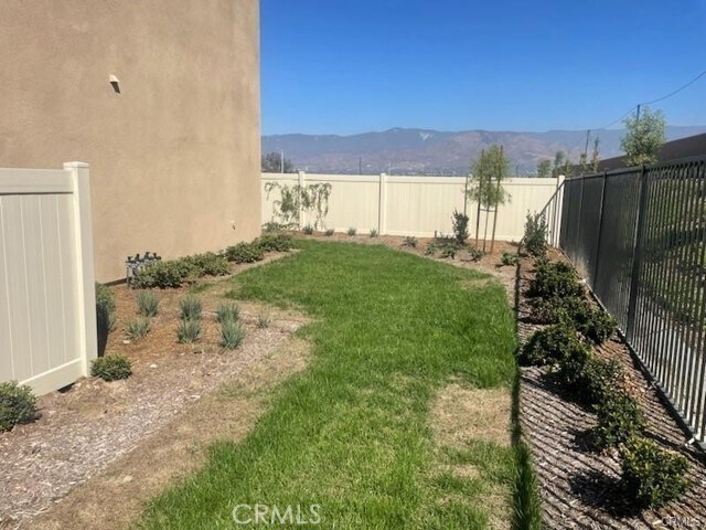 Building Photo - 2058 Bergamot St