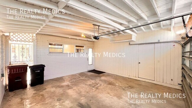 Building Photo - 1516 Dove Dr