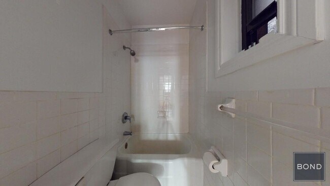 Building Photo - 158 E 82nd St