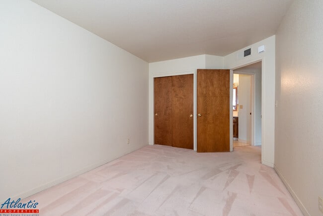 Building Photo - Beautiful Scotts Valley Townhouse | Great ...