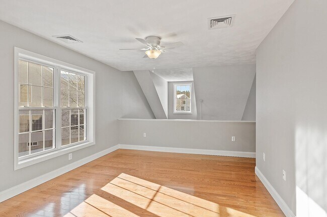 Building Photo - 50 Hadleigh Rd