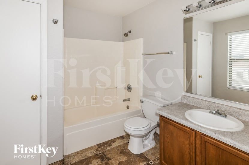 Building Photo - 11513 W Flores Dr