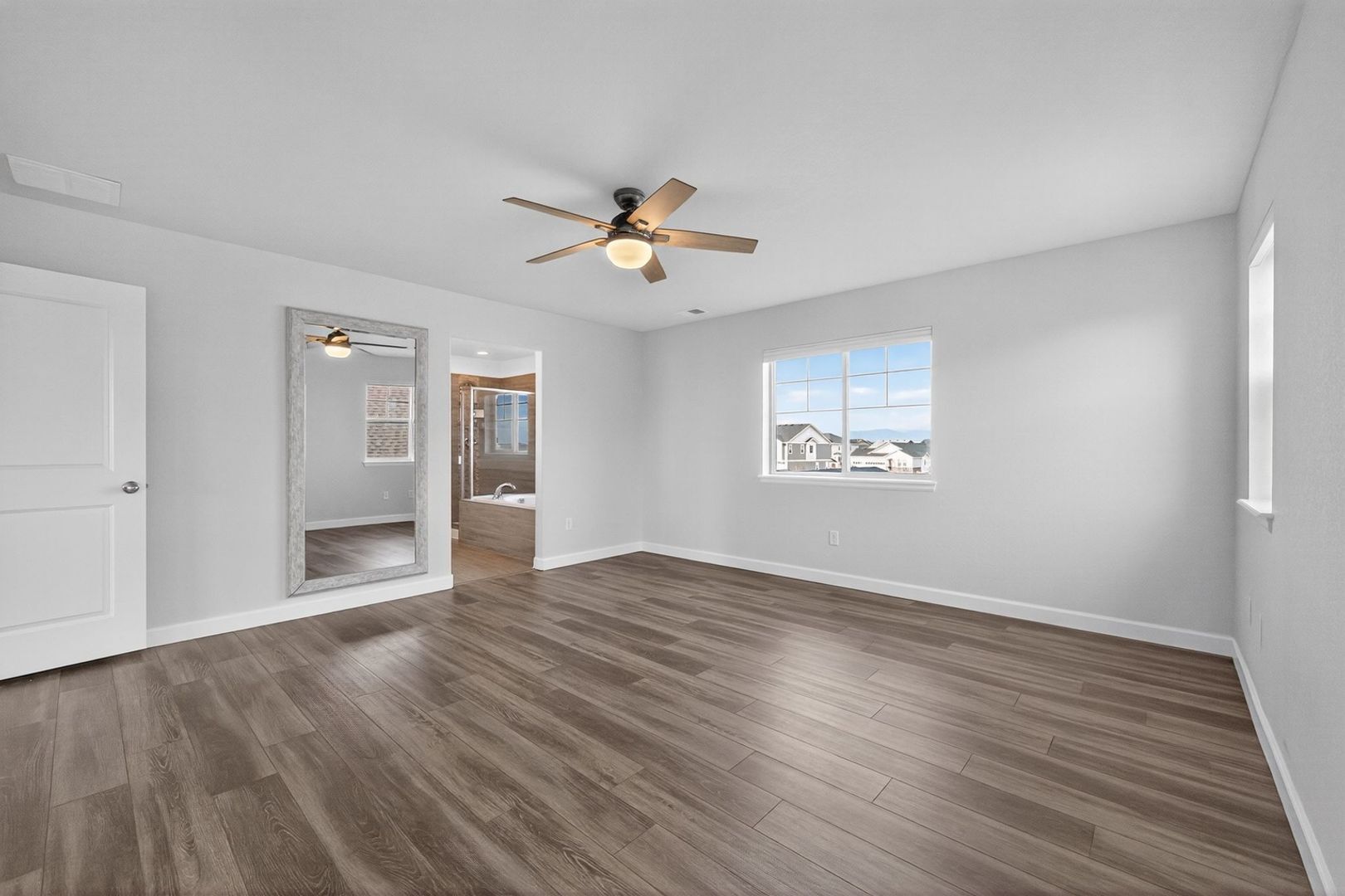 Building Photo - 590 Pikes View Dr