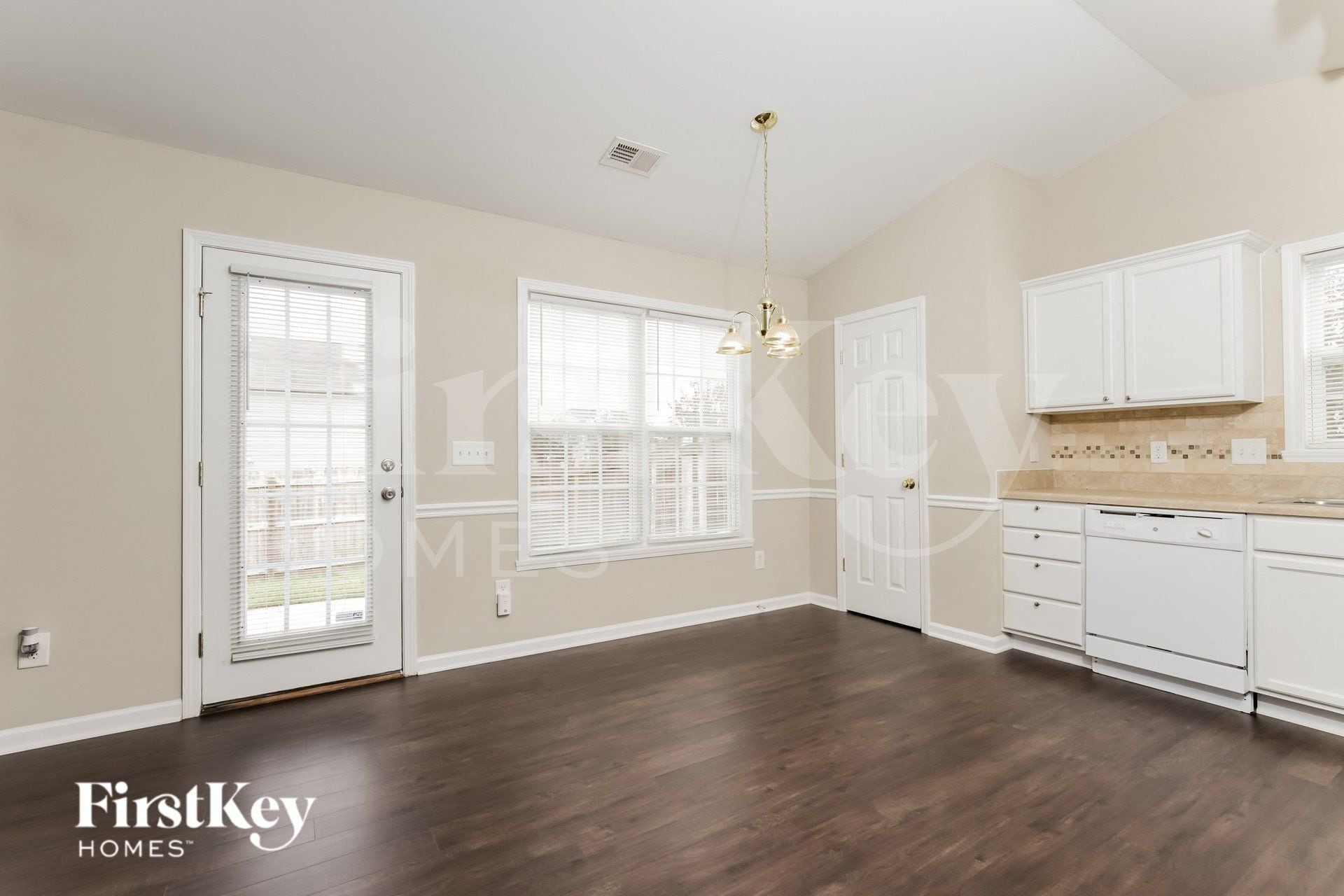 Building Photo - 4004 Village Park Ct