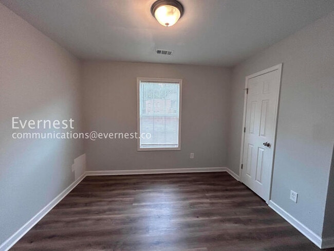 Building Photo - 2007 Morehouse Dr NW