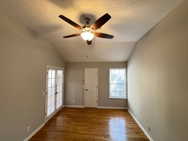 Building Photo - Cherry Hill condo, highly desired!