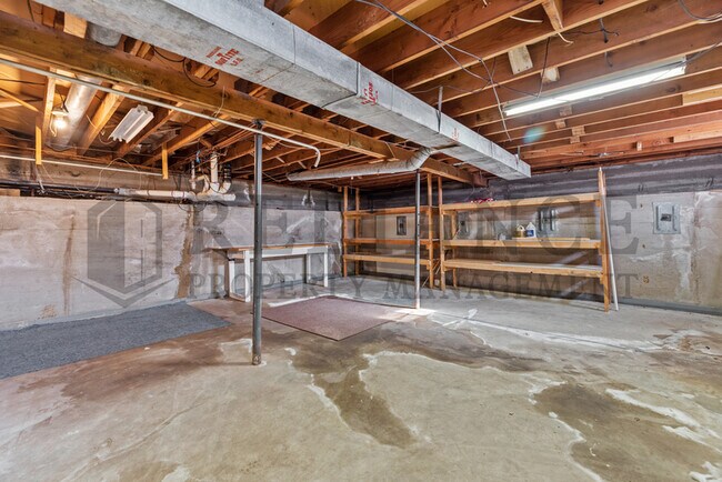 Building Photo - 900 N Brownthrush Ln
