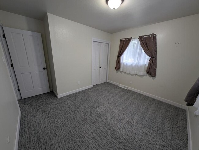 Building Photo - 1167 Westview Dr