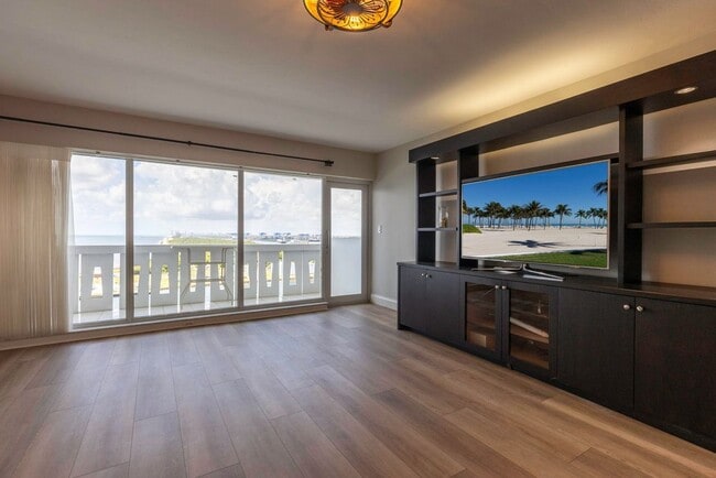 Building Photo - 2100 S Ocean Dr