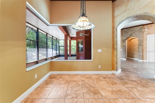 Building Photo - 614 Vintage Way