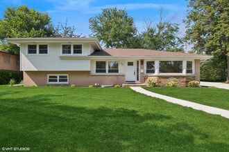 Building Photo - 30 Crescent Dr
