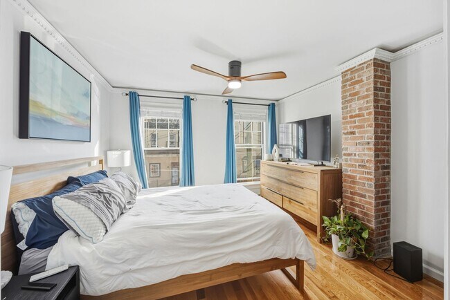 Building Photo - 135 Van Horne St