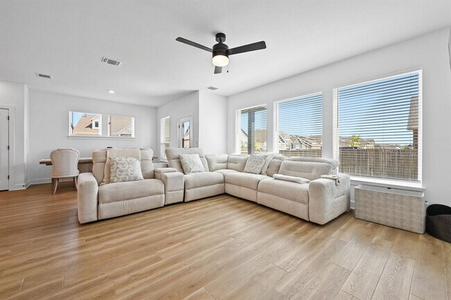 Building Photo - 115 Bamboo Dr
