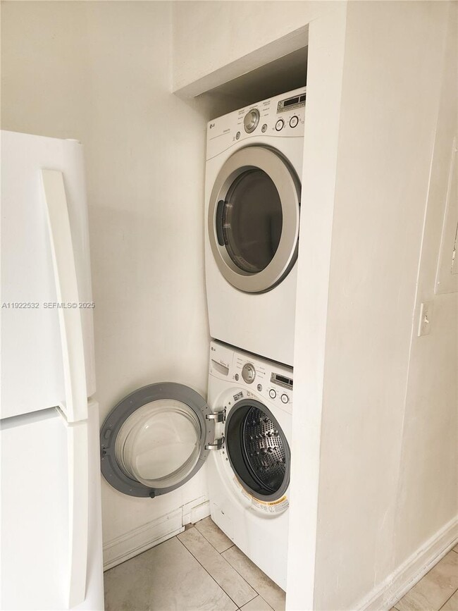 Building Photo - 562 NW 82nd Pl