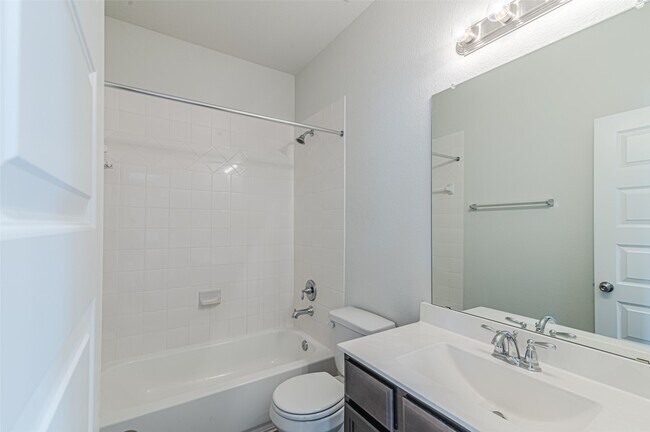 Building Photo - 7431 Sail Hl Dr